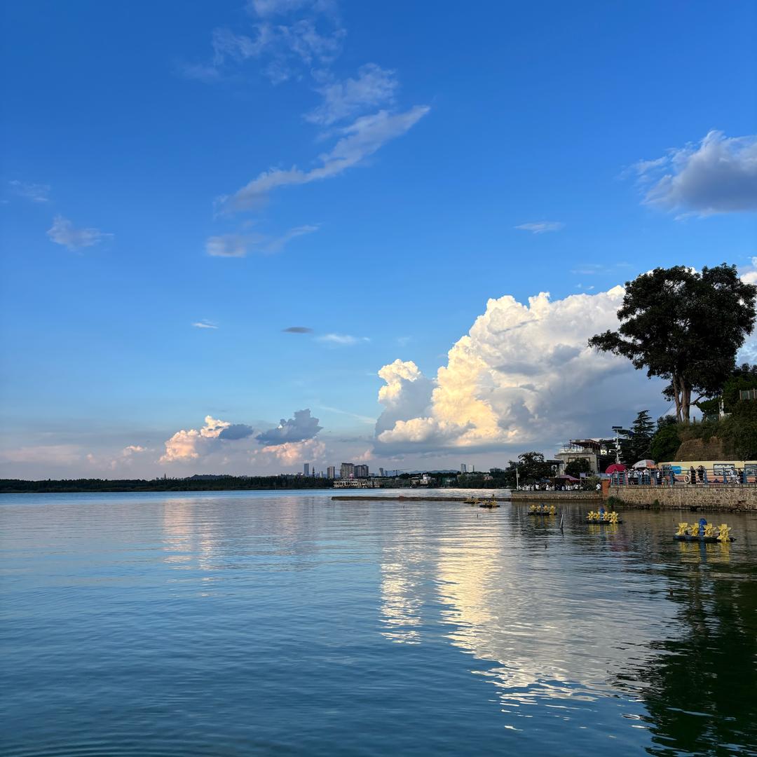 浅蓝~