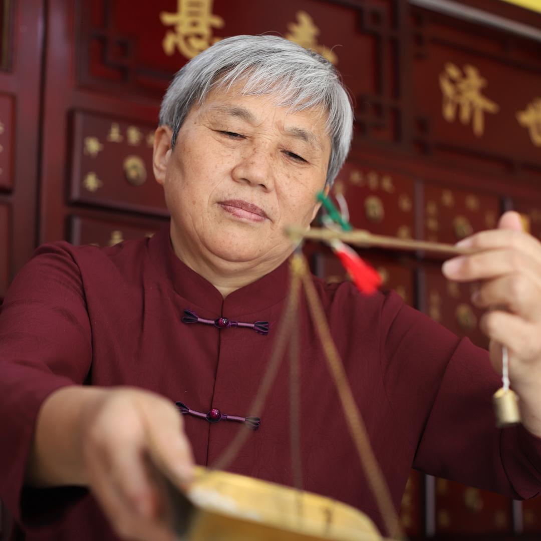 德宁任婆婆