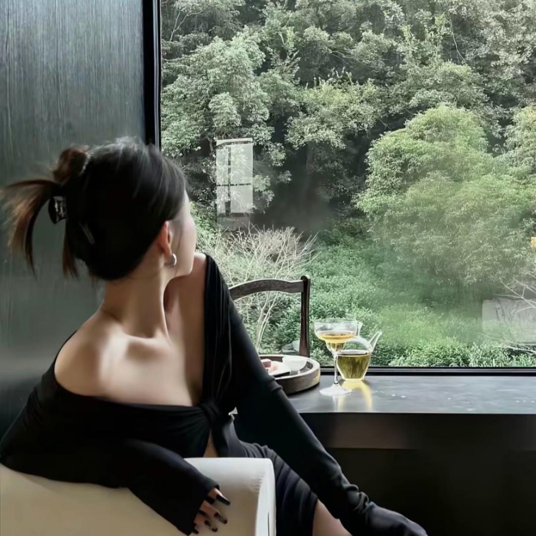 終於