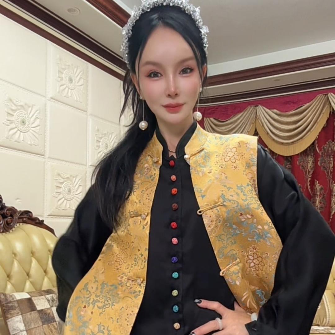 衣行龘龘