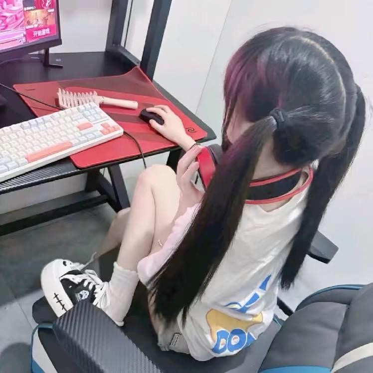 怡怡好像很爱玩。