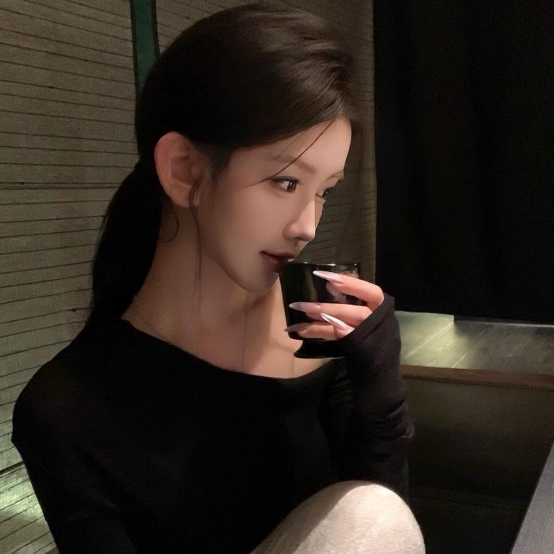 𝑳𝒂𝒖𝒓𝒆𝒏