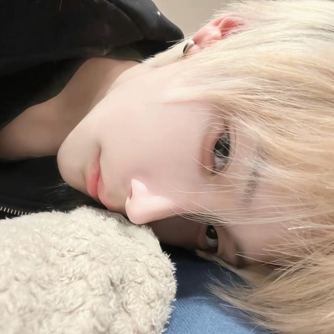 明 天.