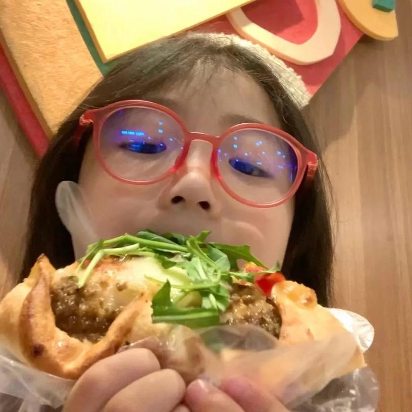 卖萌被打掉两颗门牙.