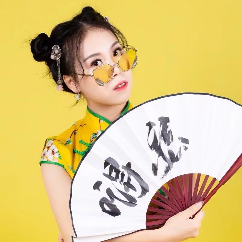 八月
