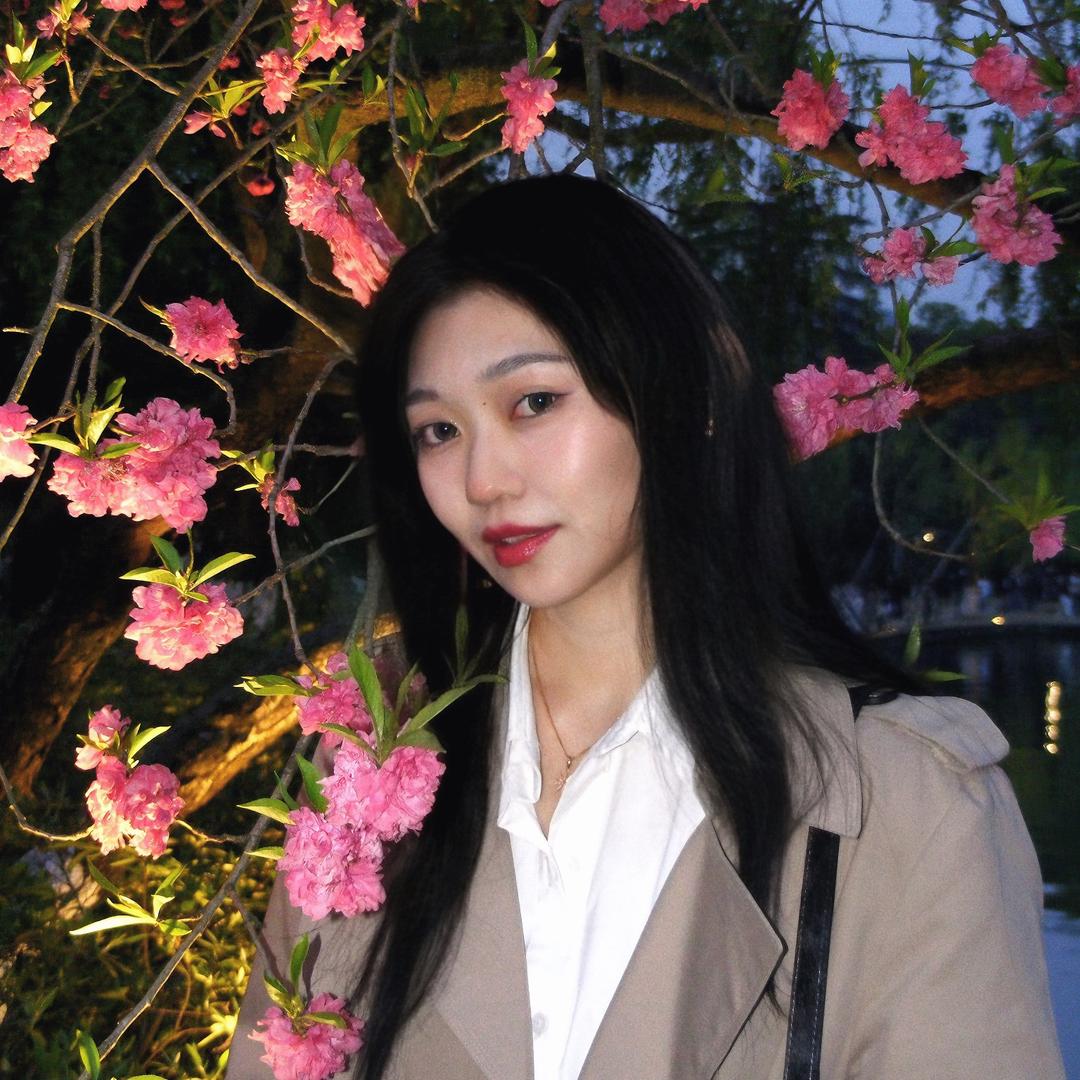 白体恤溅红油