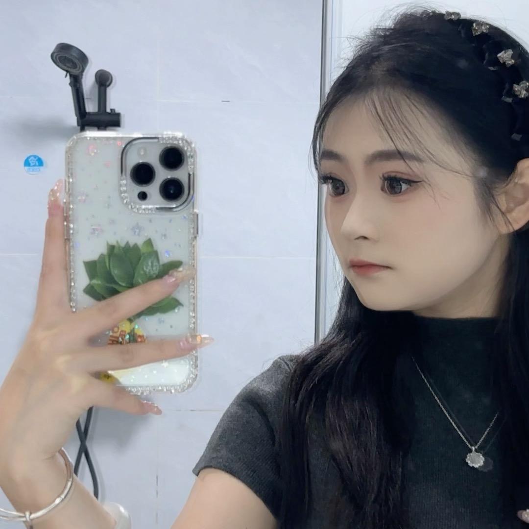 爱吃醋的小女孩