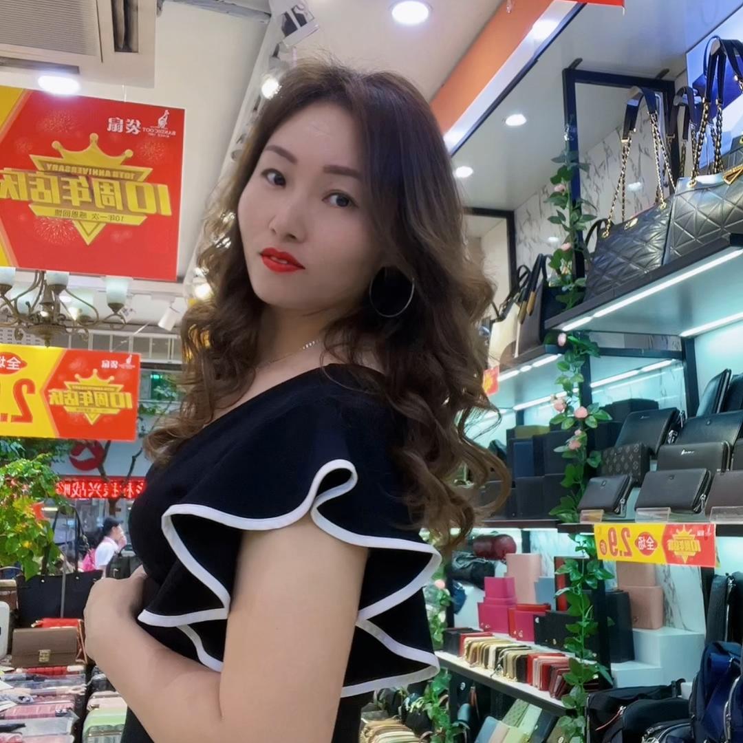 李姐：黔江李姐服装（皮具批发）