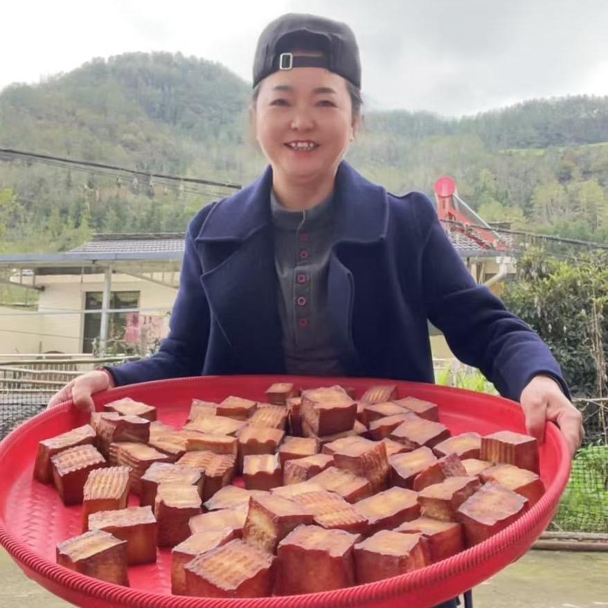 青川助农.女汉子