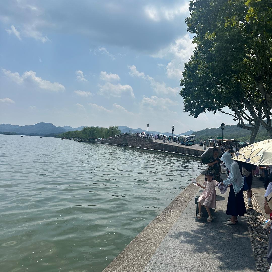 咻咻咻；duang。