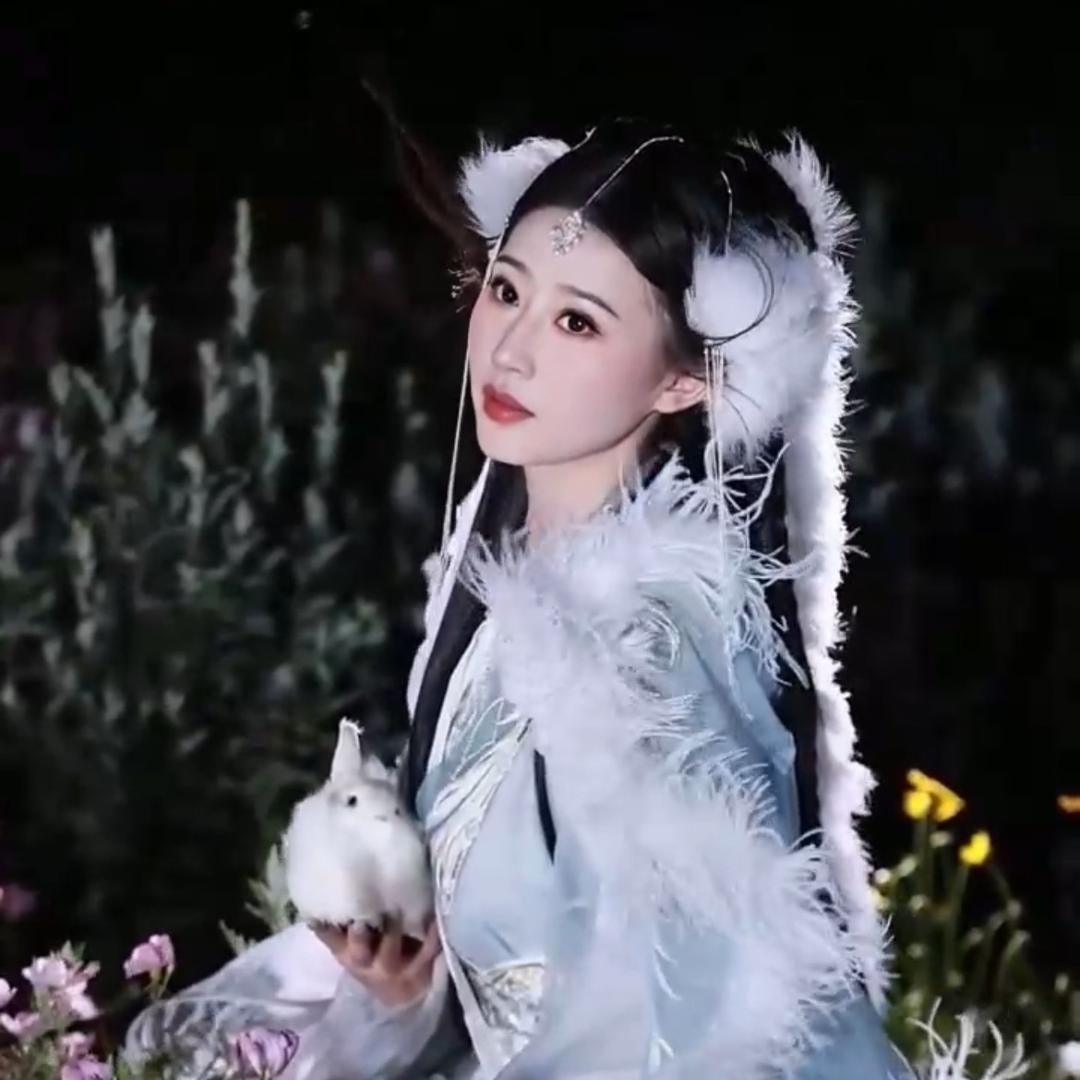 莹莹💋