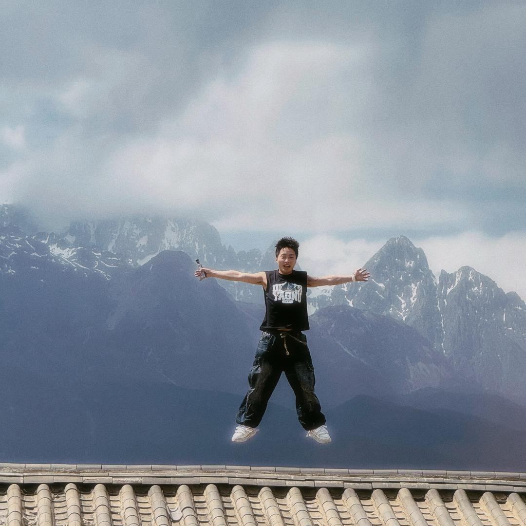 穿背带裤的悟空