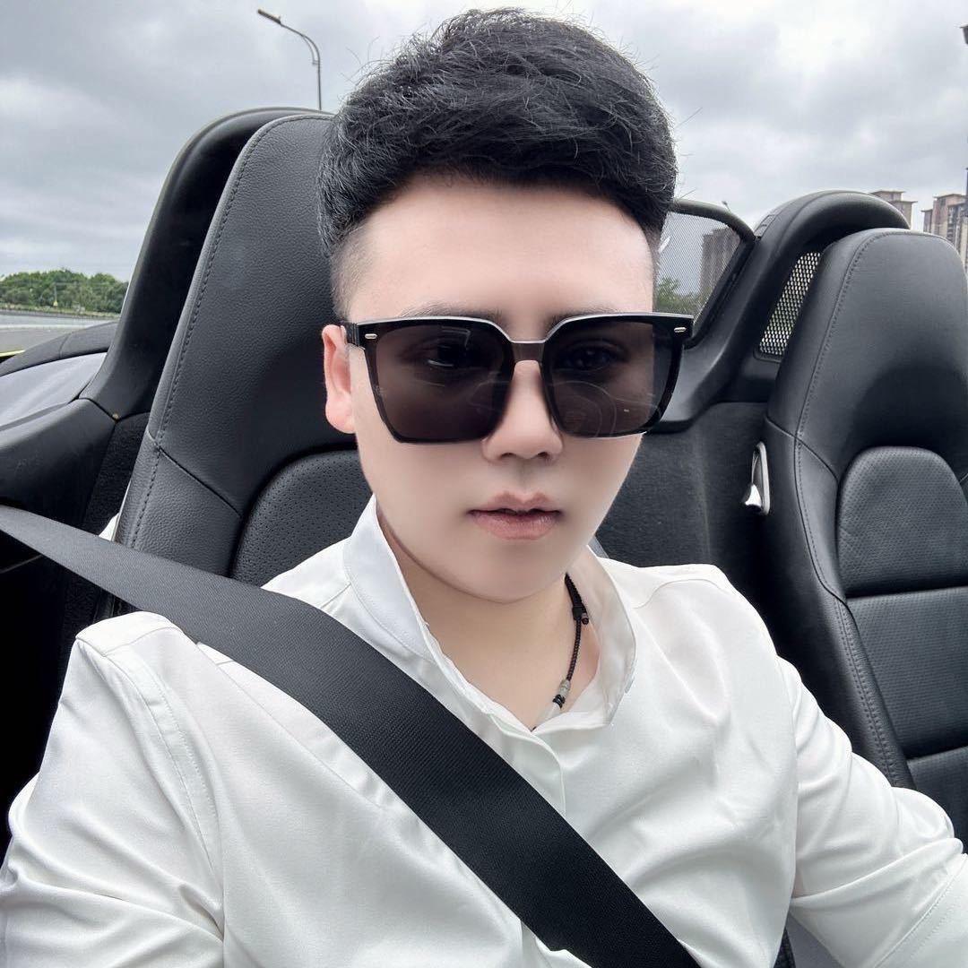 尊恩名车-向阳