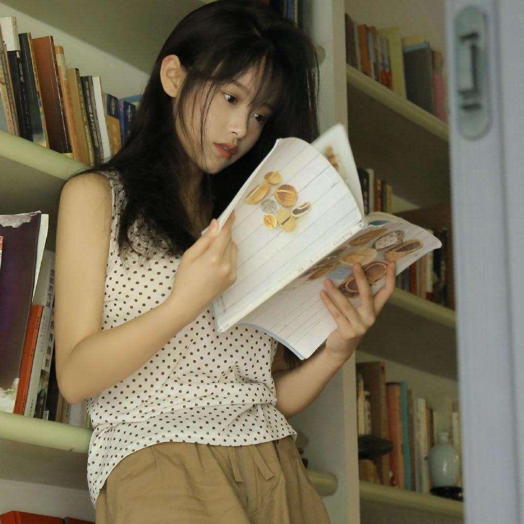 日新百货（商品在橱窗）