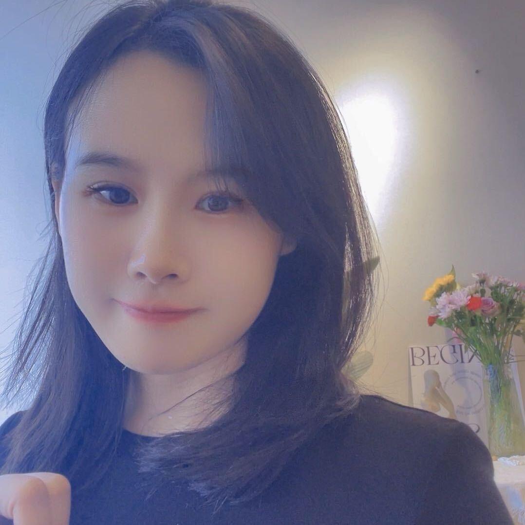 颜十九美甲美睫曼巴特店Amy