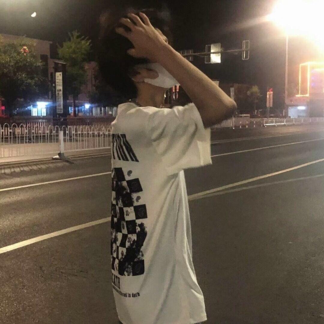 安安.