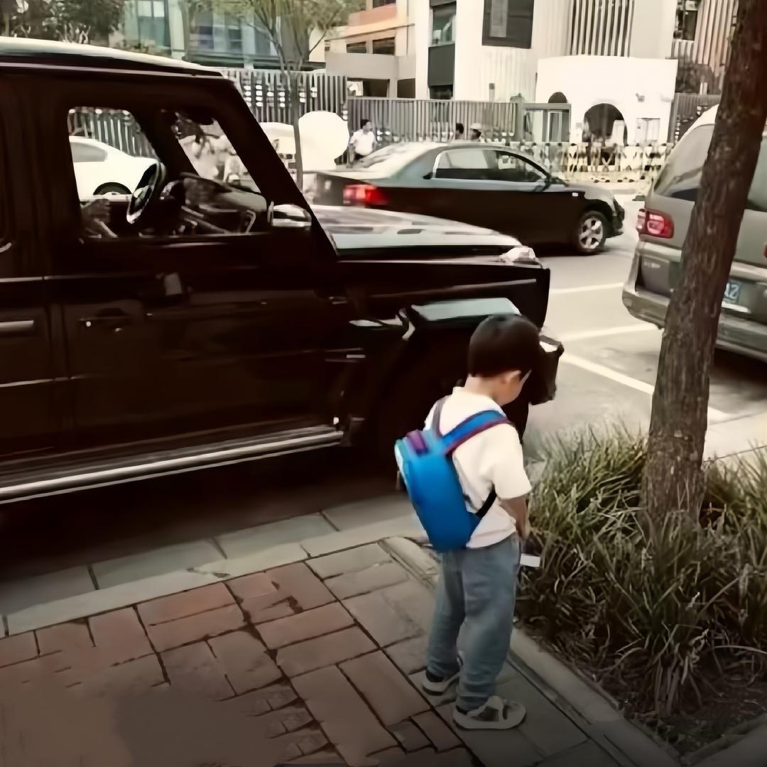 天生顽皮好奇怪