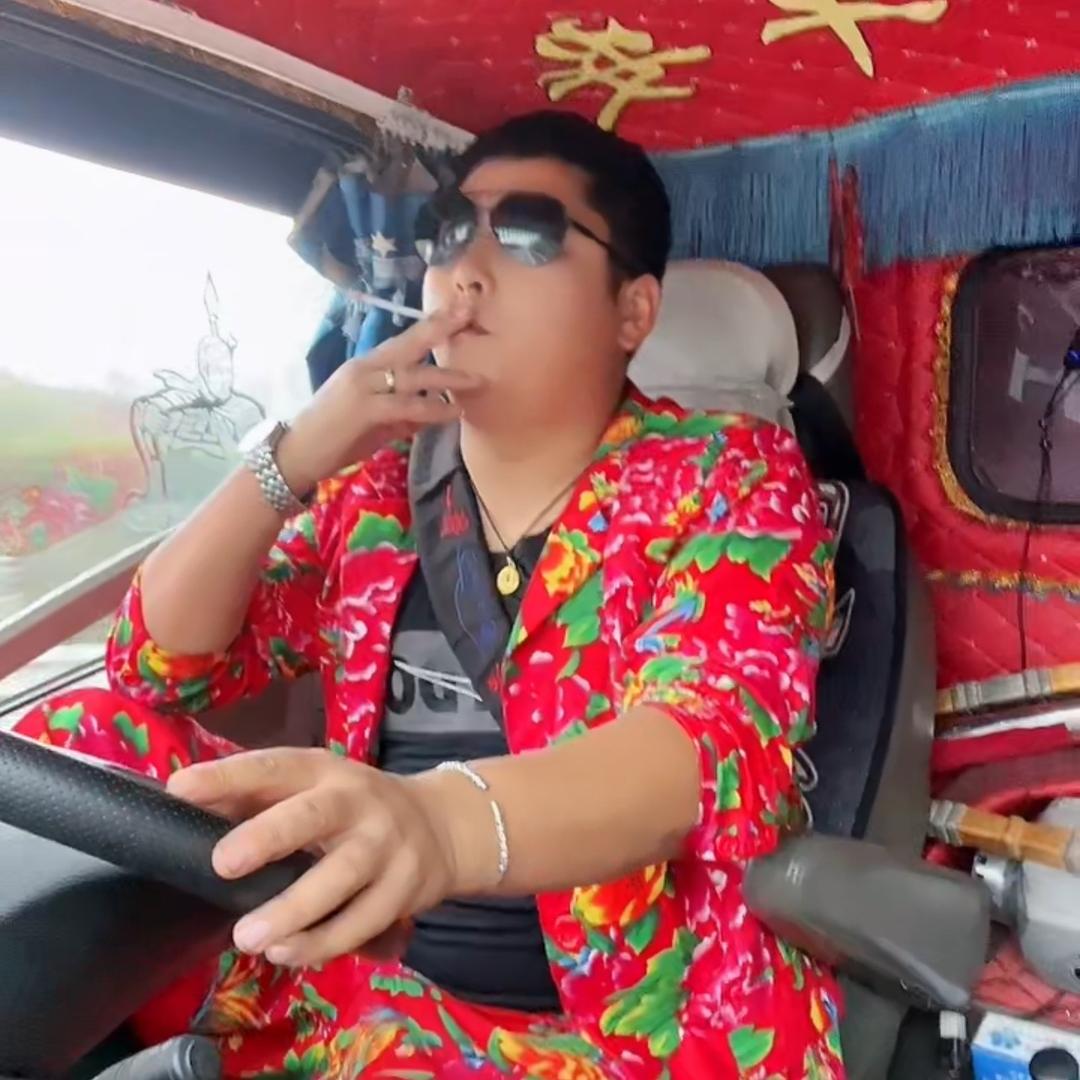 🇨🇳 卡车飞哥（有两下子）