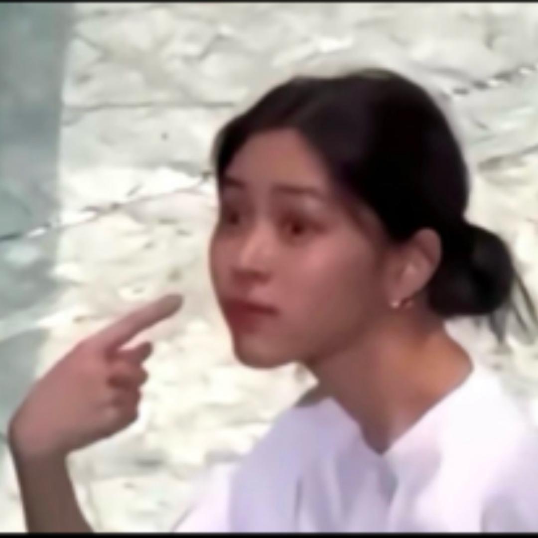 蹑手蹑脚