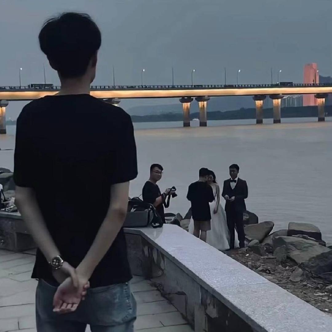 大 结 巴