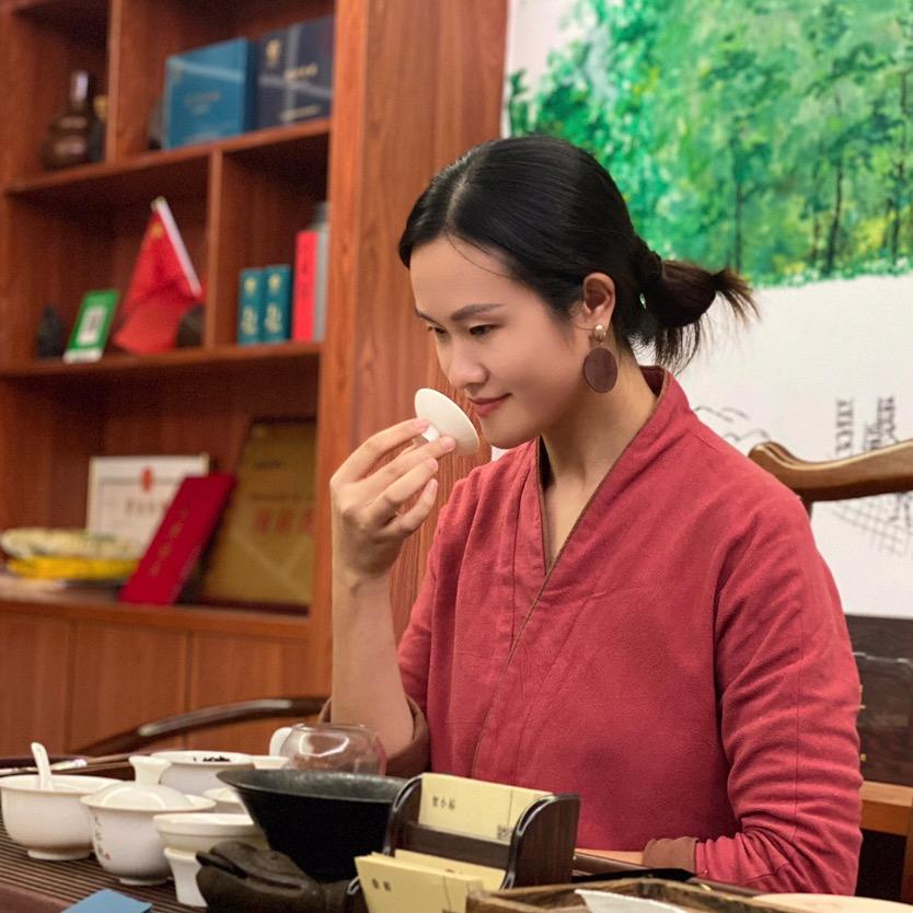 岩茶小姐姐