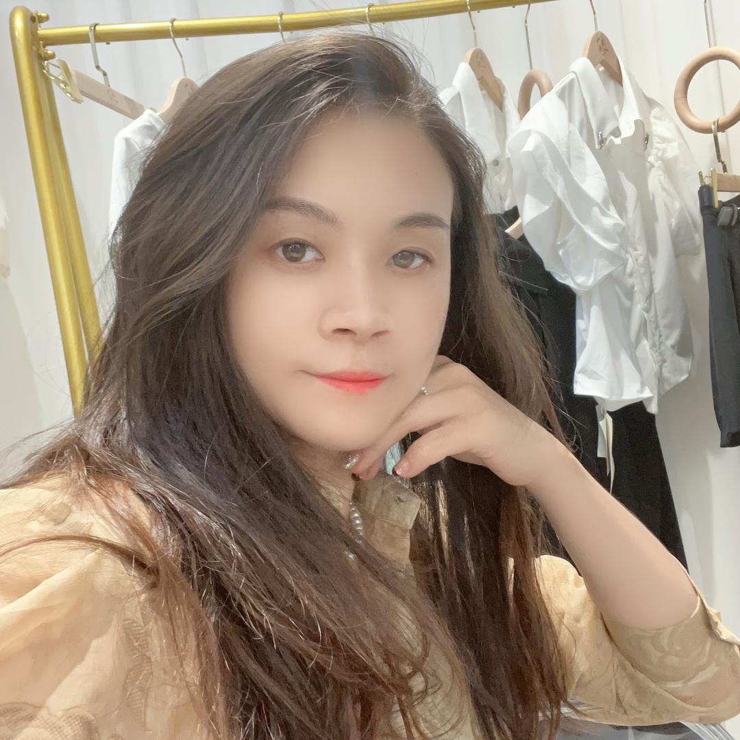 不凡女装美学集合店