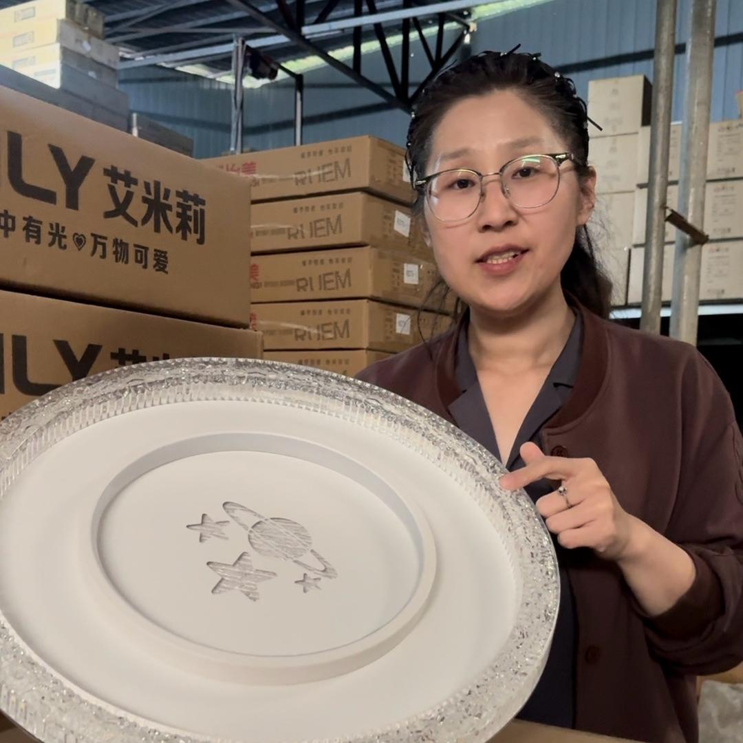 小杜灯具工厂仓