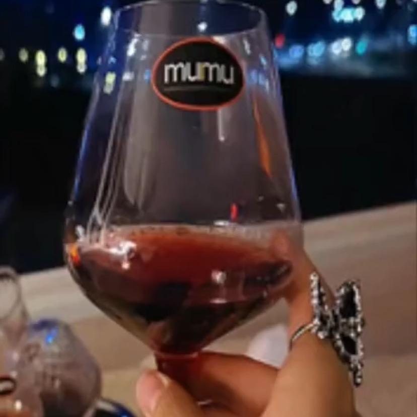 《淡淡的红酒味》