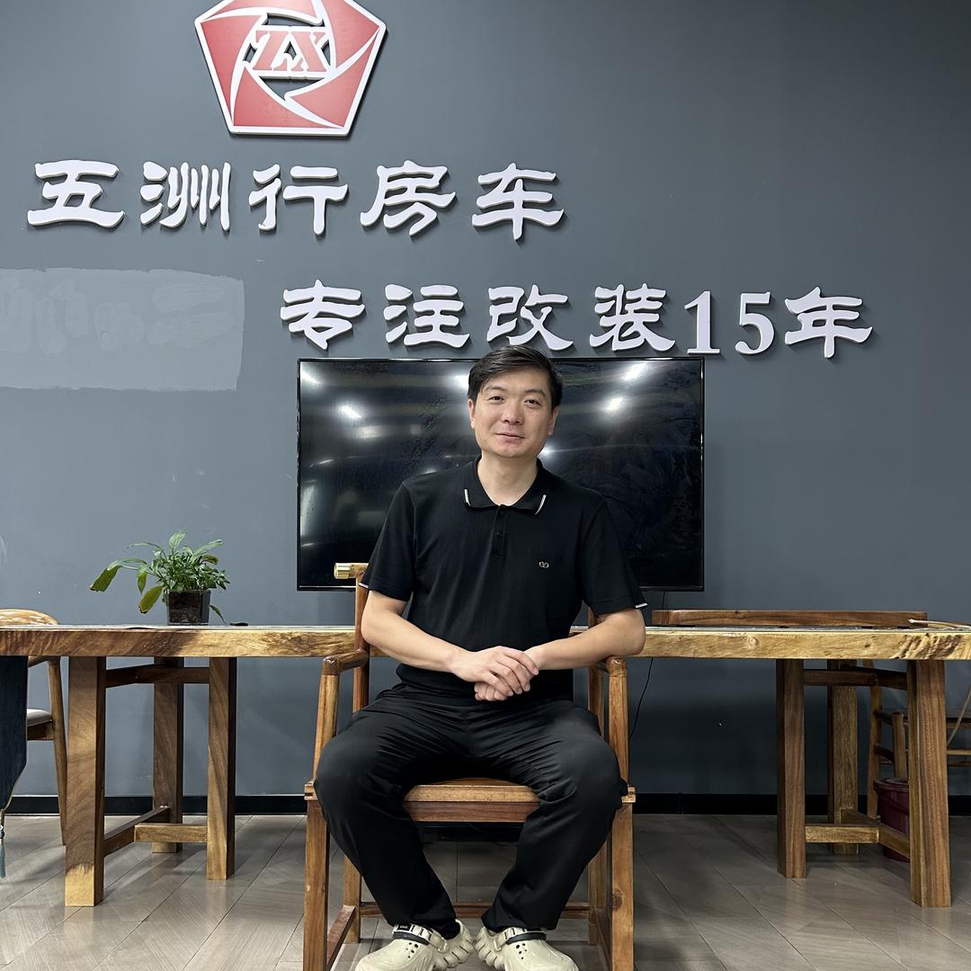 专改重汽先锋官-五洲行房车