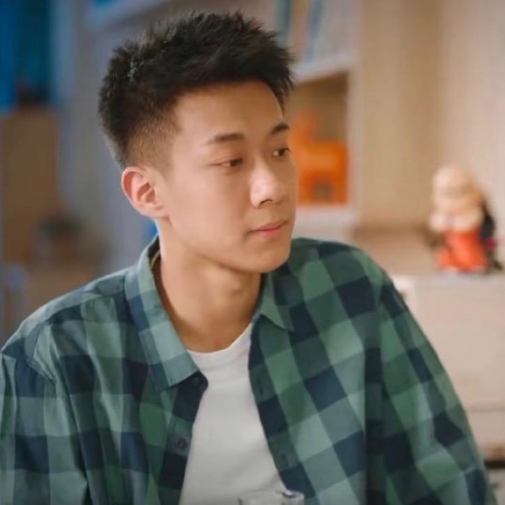 云边有个小卖部