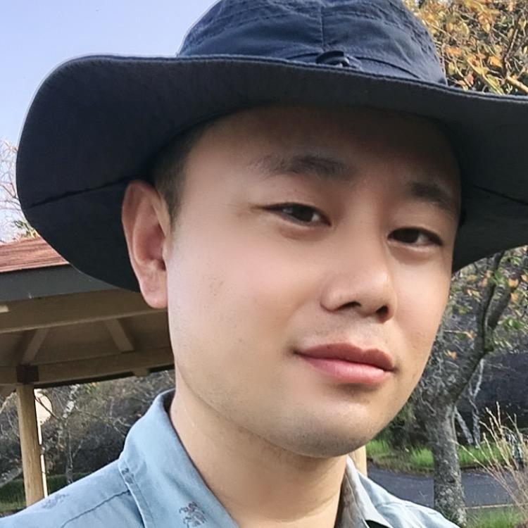 挖机男孩，在日本。