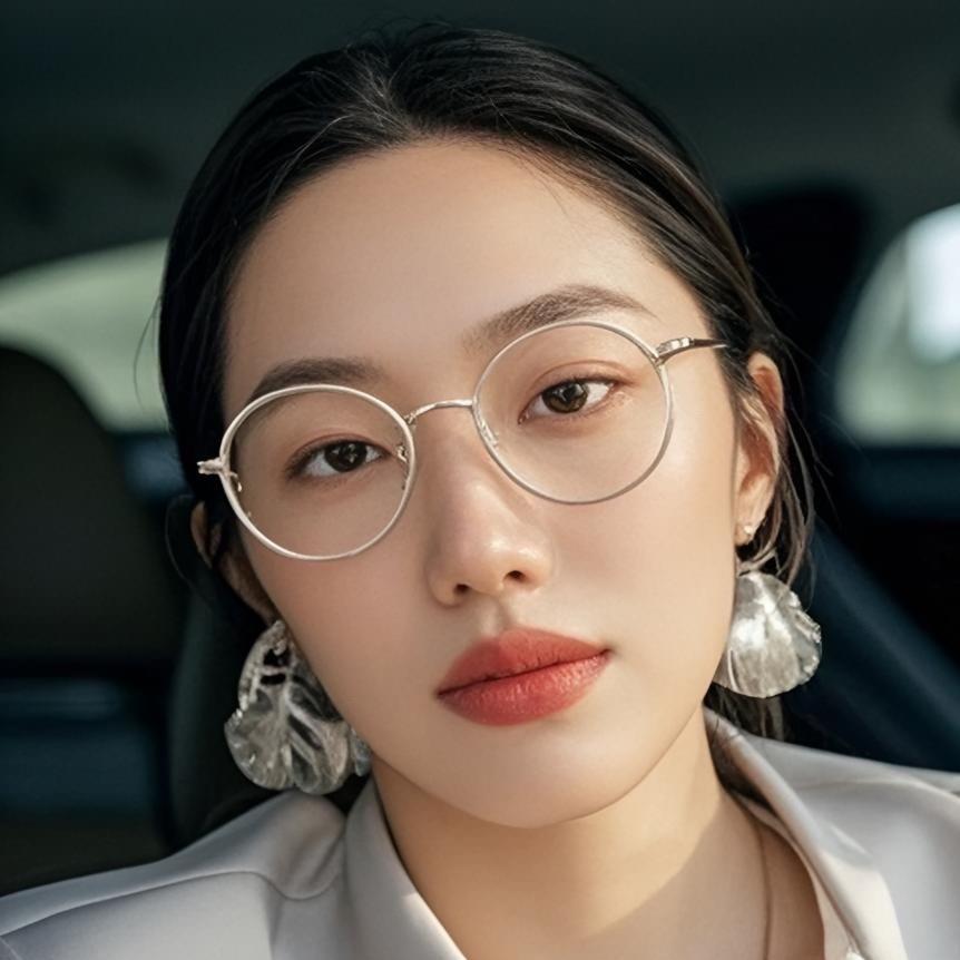 麦丰加图文广告刻章店老板娘