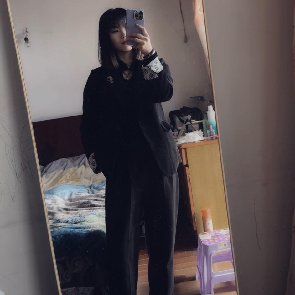 思吖😋