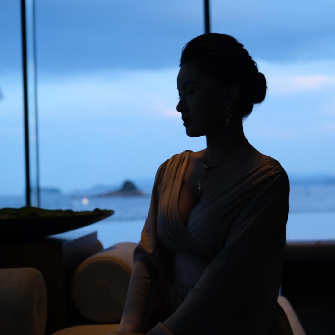 茜蒞