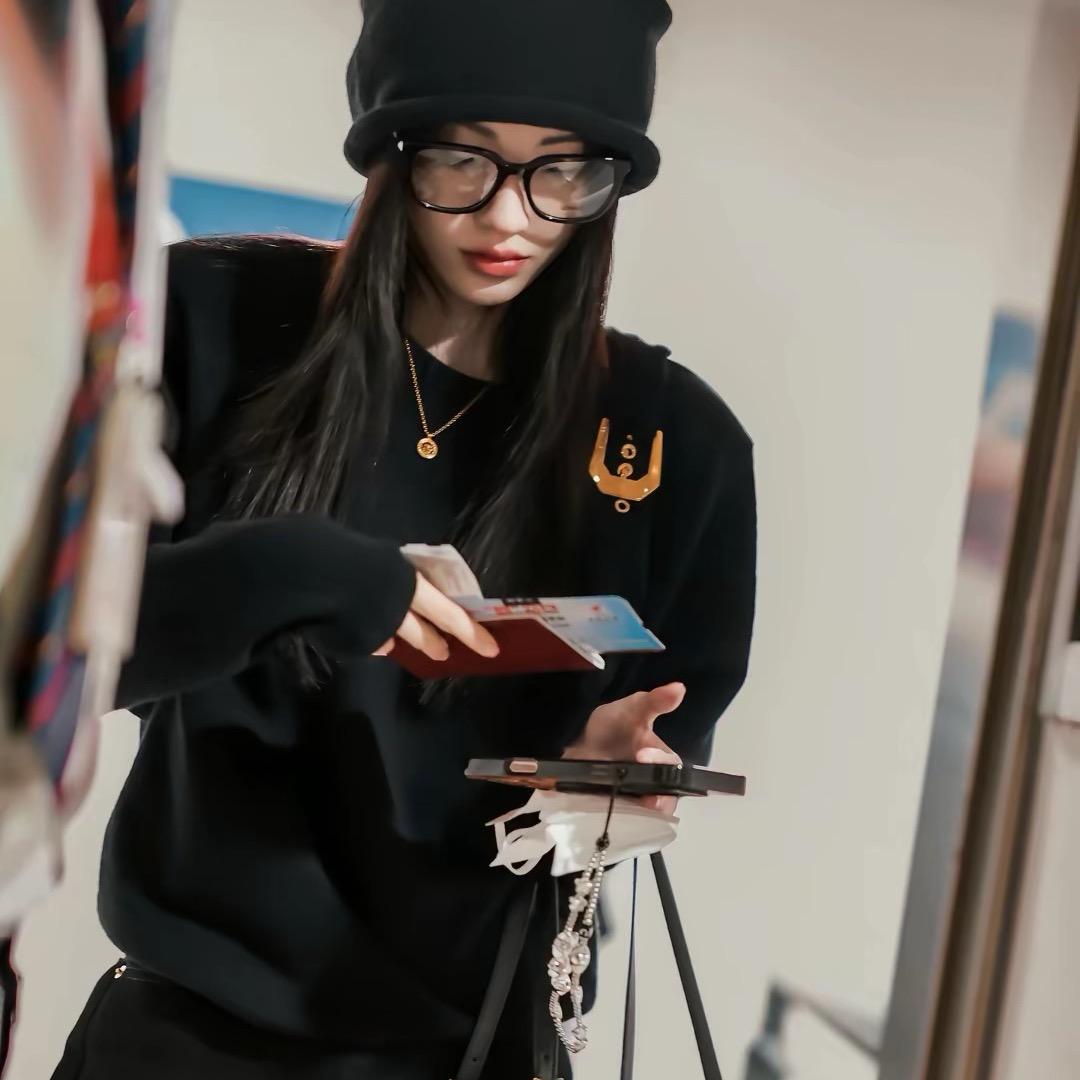 YIBO.