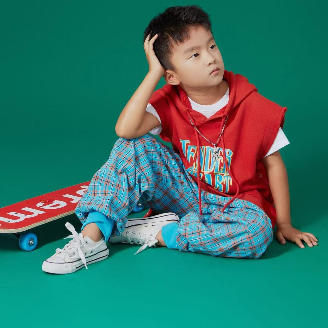 爱唱歌的小学生