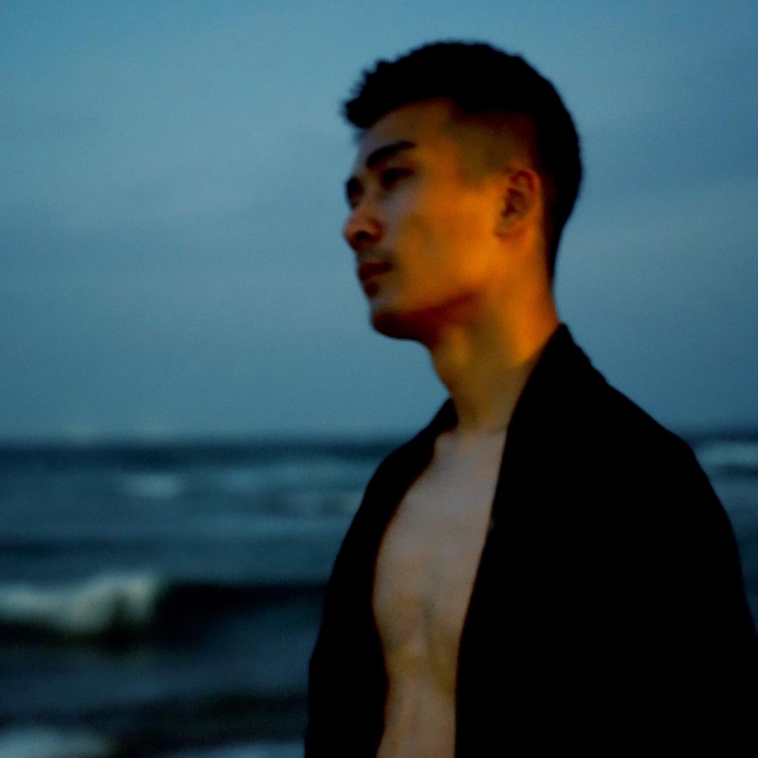亮亮亮-