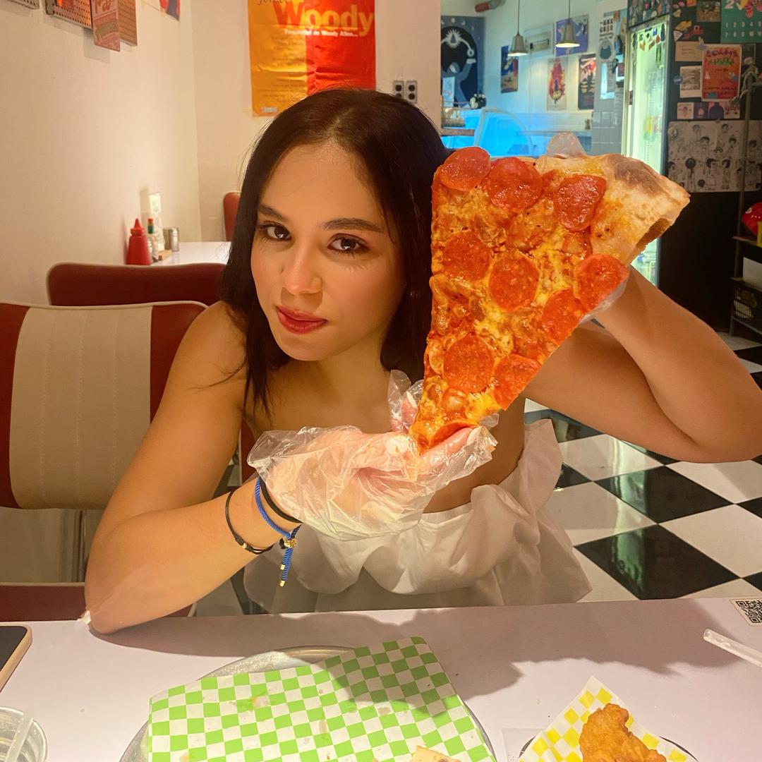 吃货女王那卡莉