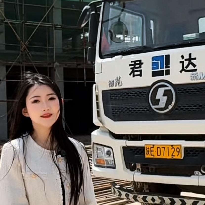 90后混凝土搬运工