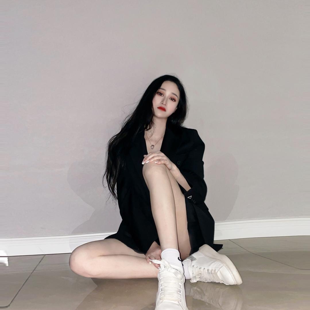 W . ✨