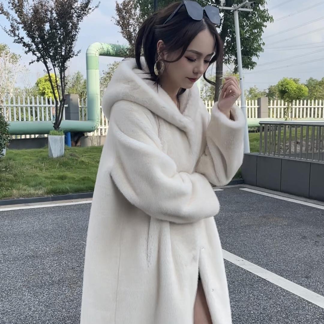 久美皮草女装