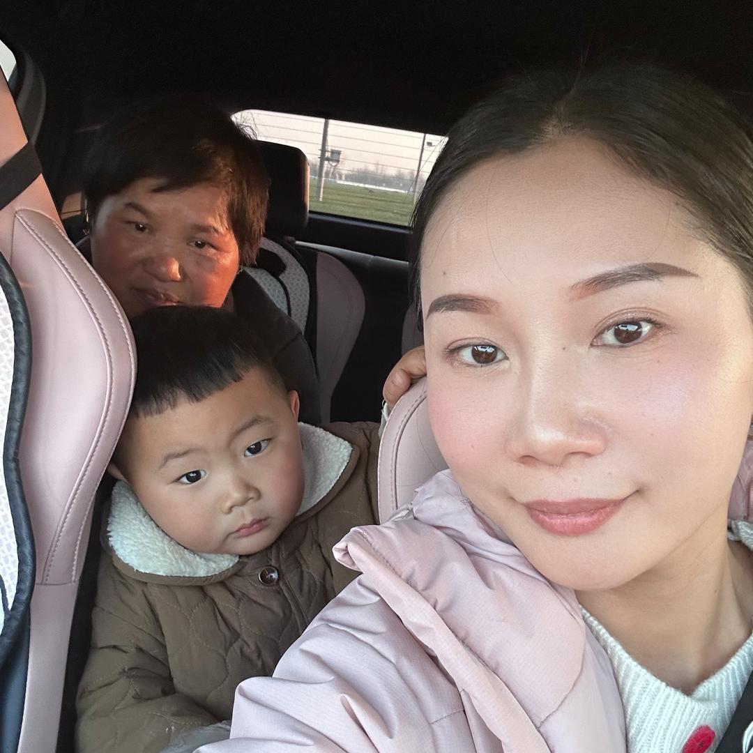 我是富婆灵灵