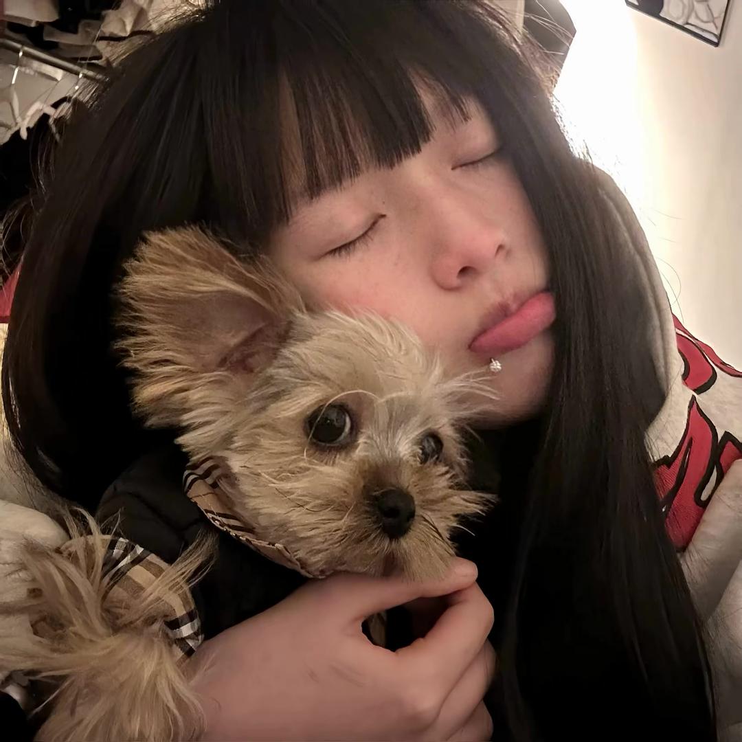 灰色