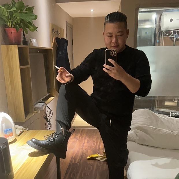 钢板楼梯·实木楼梯·定制•杨阳