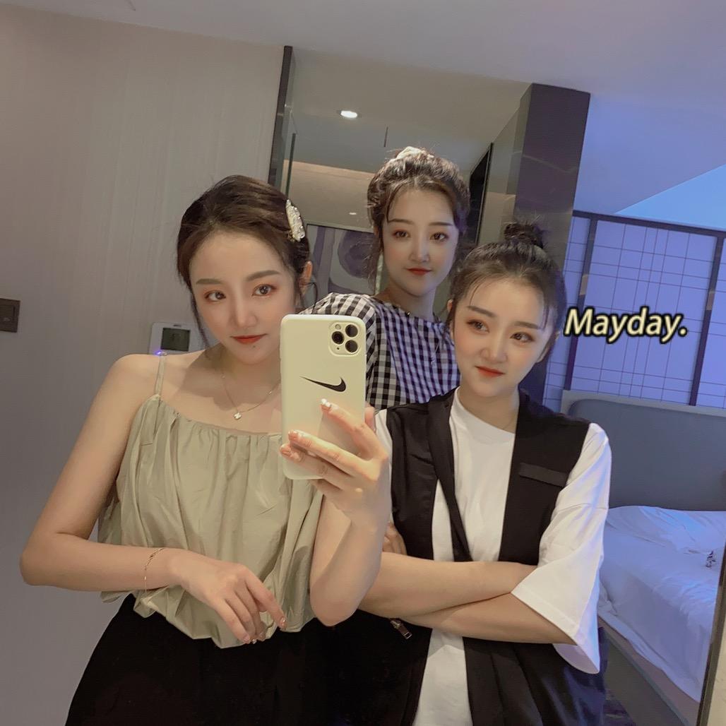三个小花朵👧🏻👱🏻‍♀️👩🏻