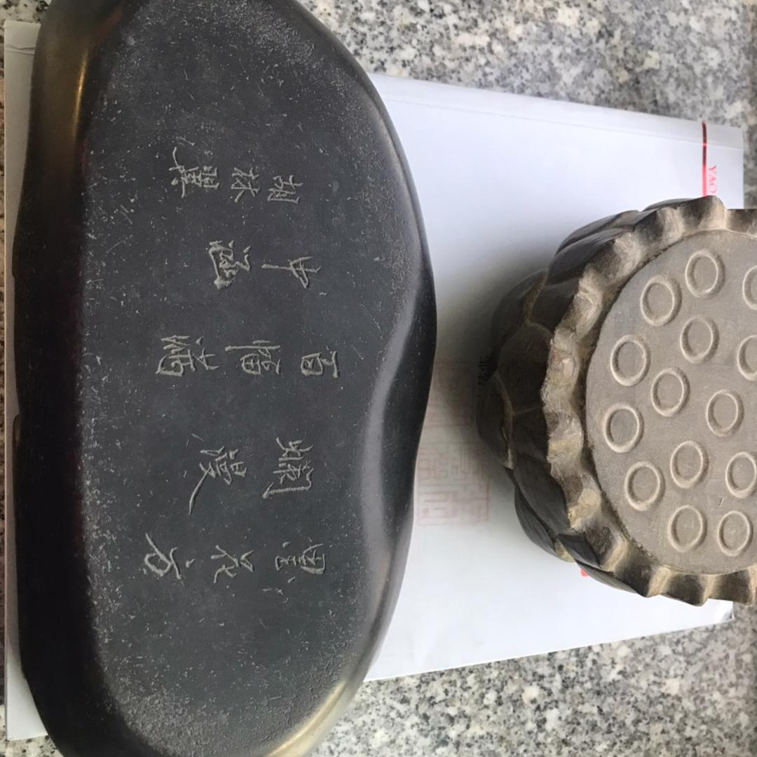 老太太摸电门