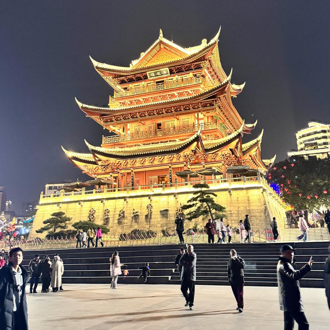 静静：