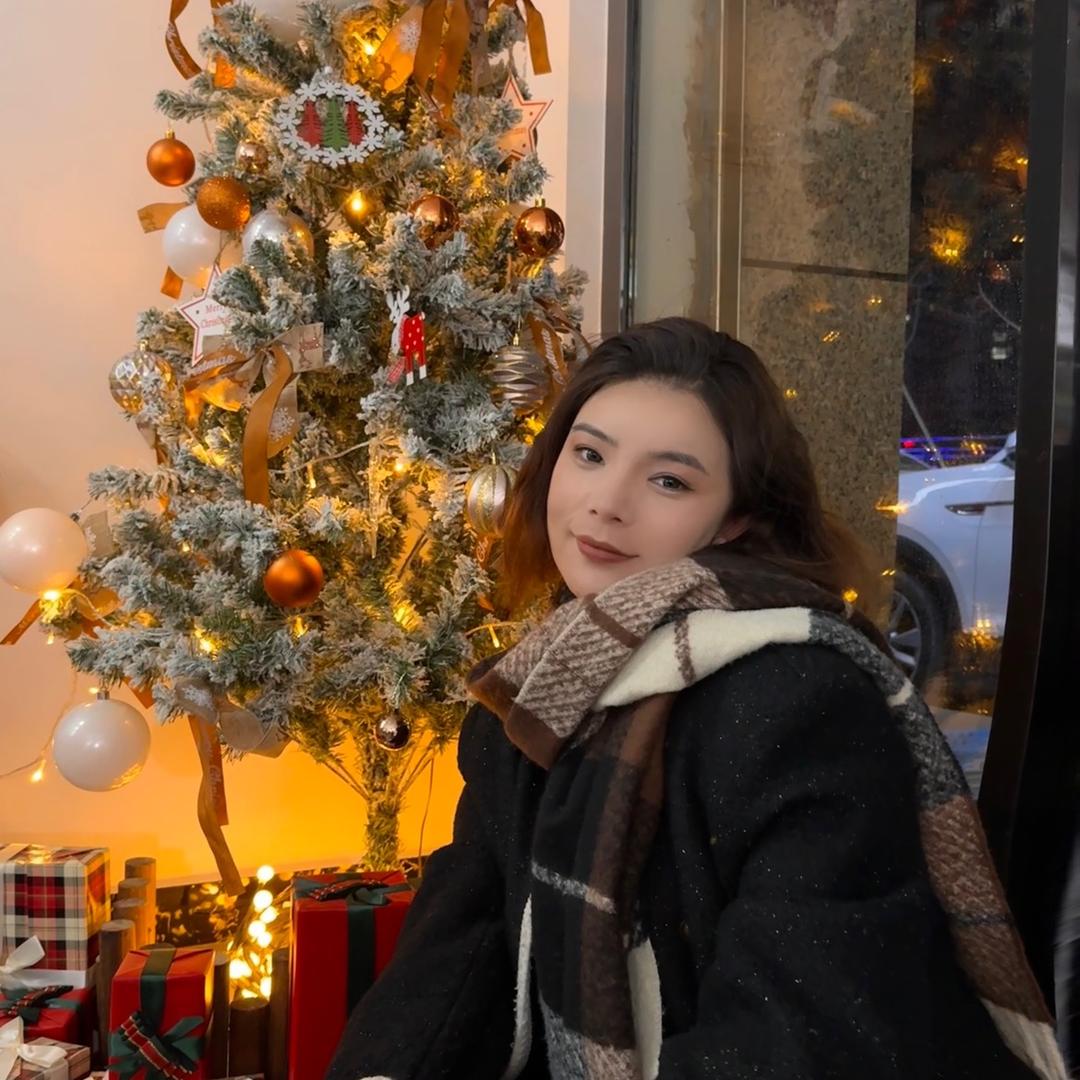 白帽钰馨艺术徐老师