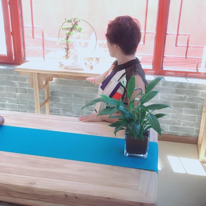 王霞
