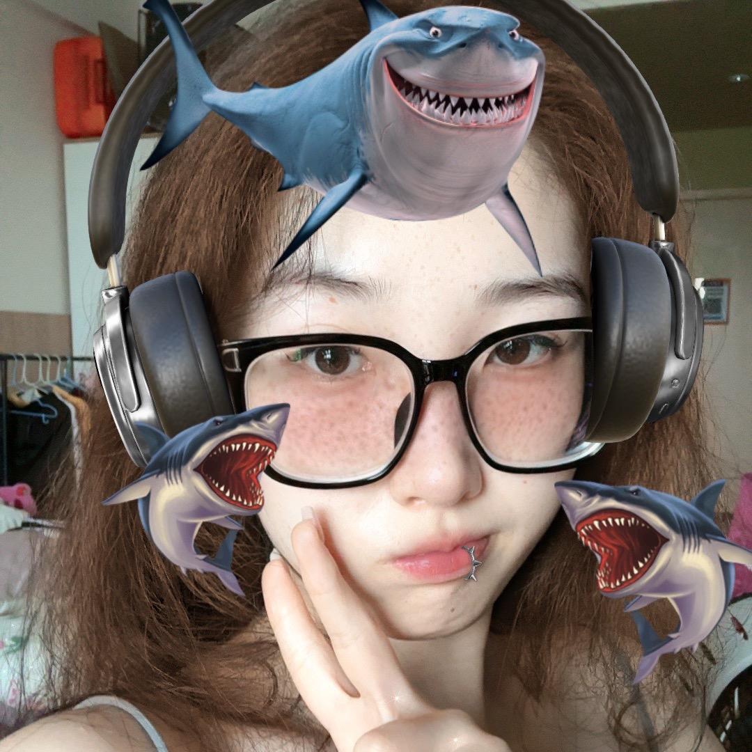 薯片小馨 .